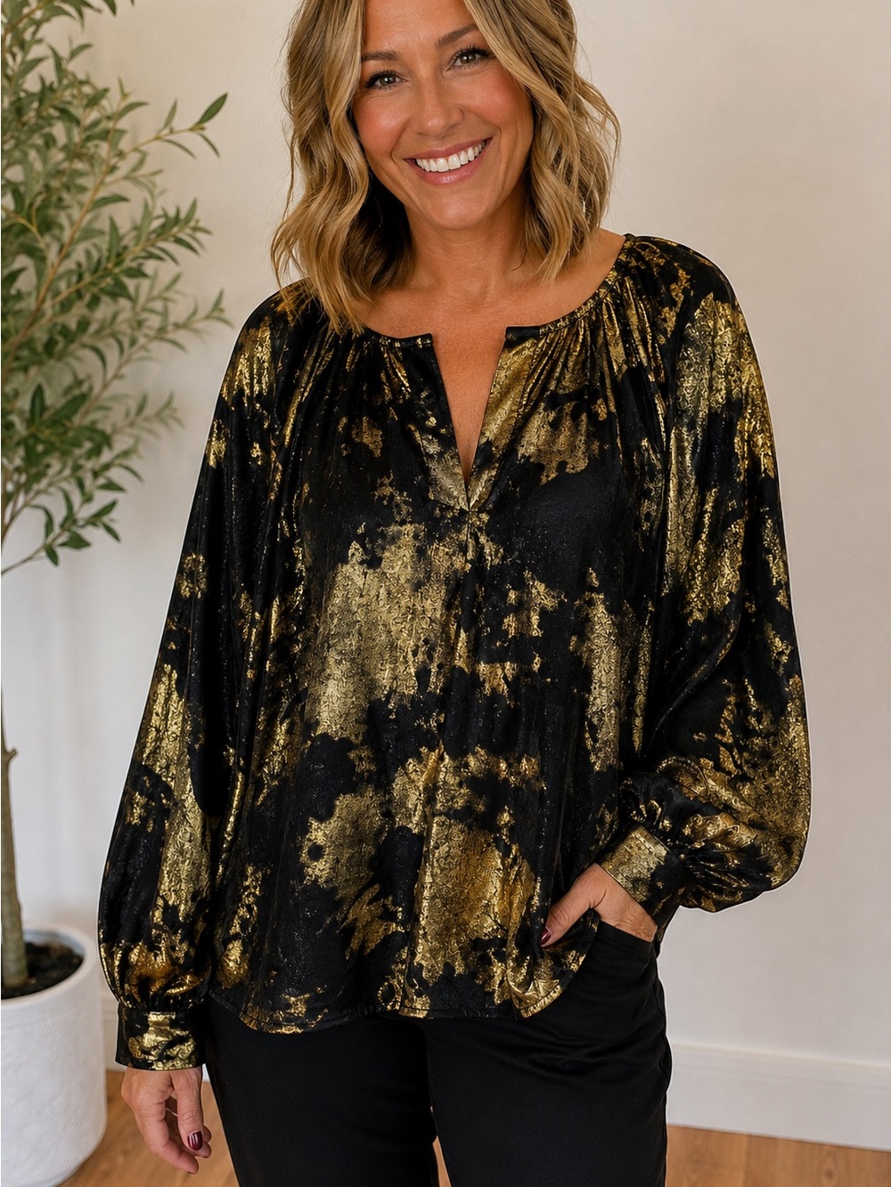 Umgee 1XL Black Gold Metallic Statement Blouse NWT